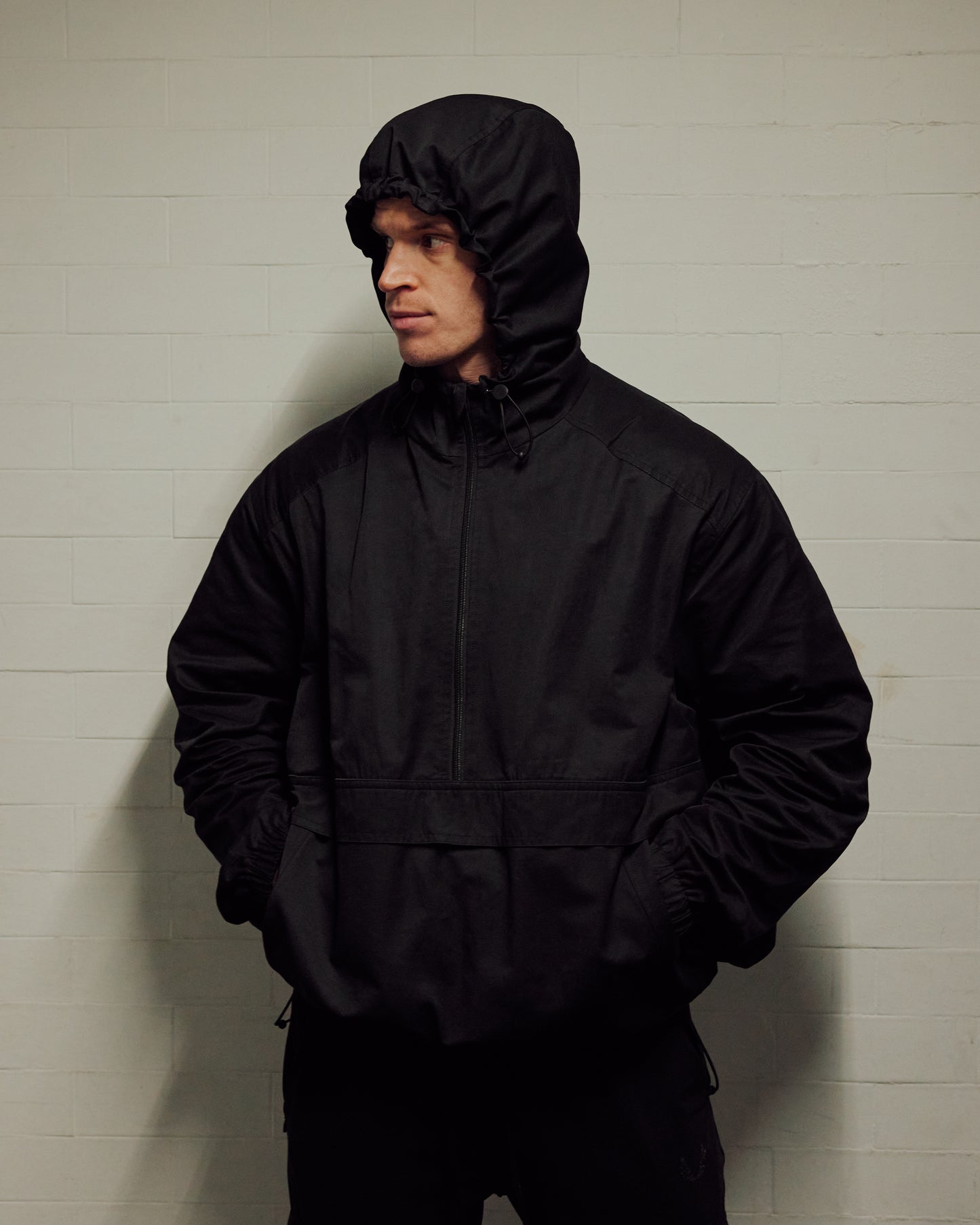 TECH PULLOVER - BLACK