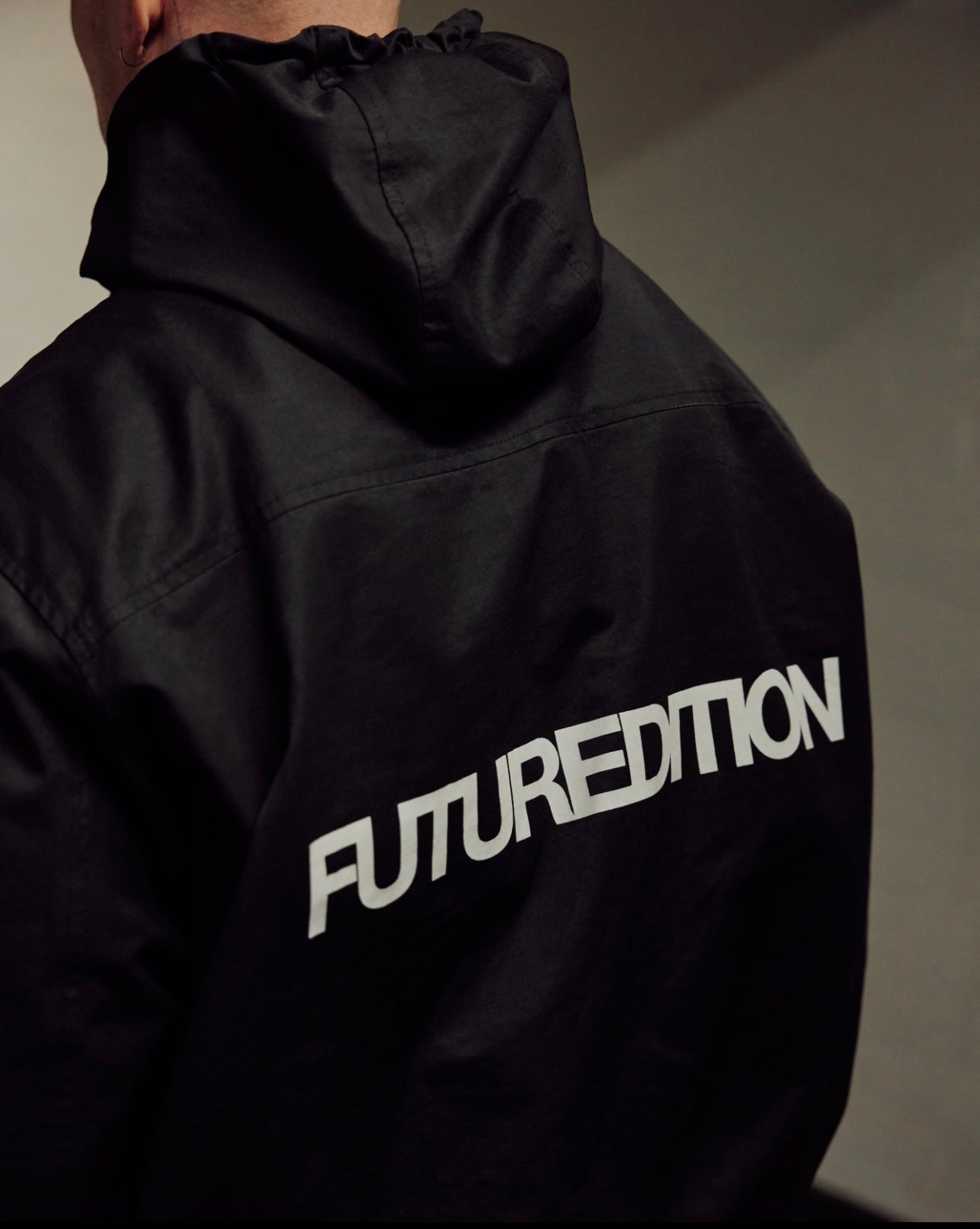 TECH PULLOVER - BLACK